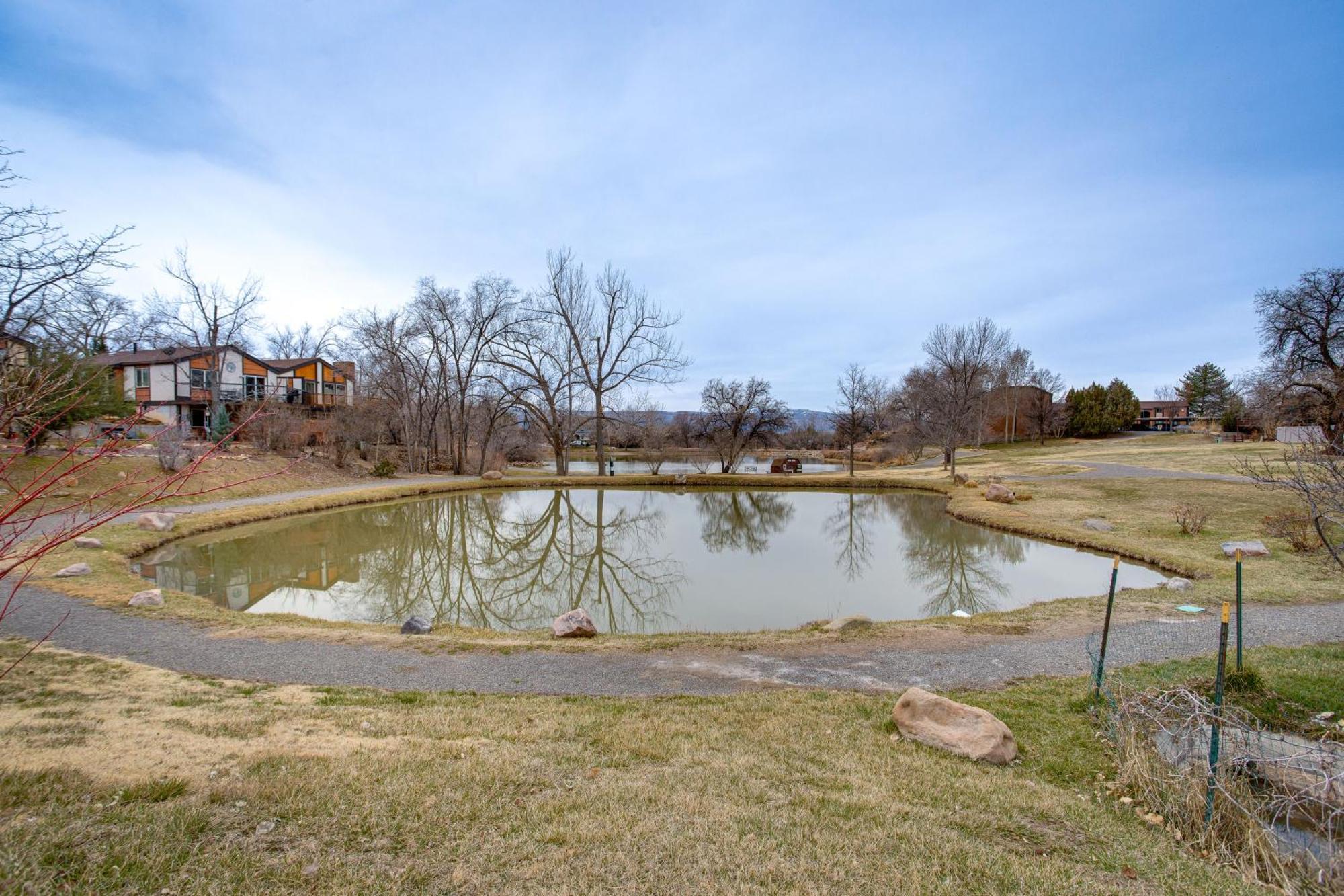 Grand Junction Condo Balcony, Community Pool! Exterior photo